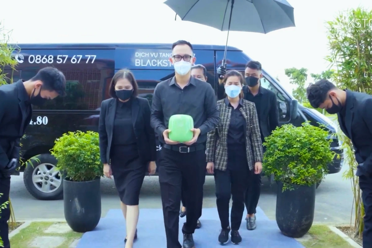 Đội ngũ nhân viên chuẩn hóa: Tận Tâm - Chuyên Nghiệp - Minh Bạch